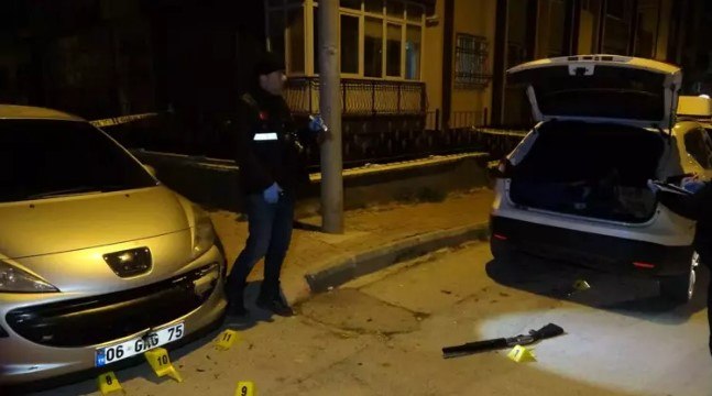 Park yeri yüzünden komşusuna kızdı, kurşun yağdırdı