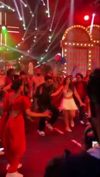 नोरा फतेही का डांस देख चिढ़ गए ये 3 स्टार, स्टेज से लगे हटाने