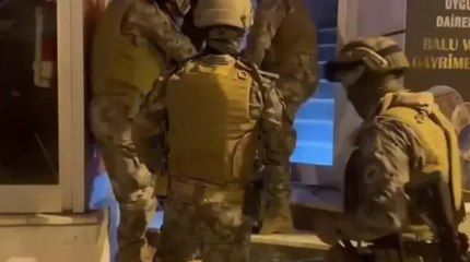 Bakan Yerlikaya: Yabancılara sahte belgeler düzenleyen 25 şüpheli 'Kalkan-14' operasyonu ile yakalandı