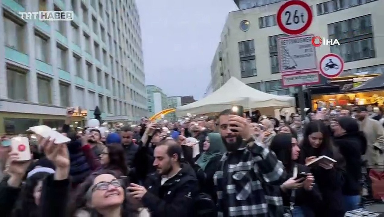 Köln’de caddeler ilk kez Ramazan ayına özel ışıklandırıldı
