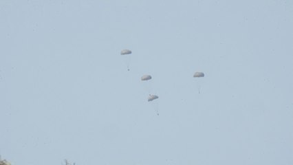 صور مباشرة لإسقاط مساعدات جوا على قطاع غزة