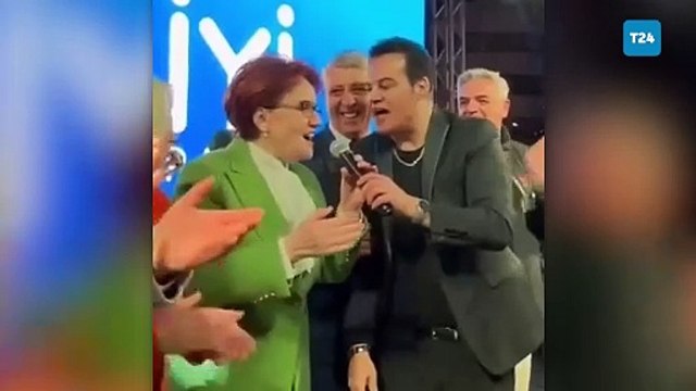 İYİ Parti Genel Başkanı Meral Akşener ve Safranbolu adayı Hakan Peker 'Bir Efsane'yi beraber söyledi