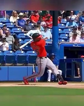 ¡Par de vuelacercas para Anthony Santander y a ambos lados del plato!