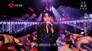 【TFBOYS 王俊凱】帥爆！王俊凱單手吊威亞！跨年舞台《萬里歸途+愛江山更愛美人》又燃又好聽！【Karry Wang Junkai】