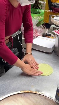 The hottest Roti Lady in Bangkok - Chocolate Roti - Sala Daeng BTS Station #shorts