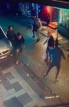 Kadıköy'de aracına yaslandığı için uyardı; çıkan kavgada silahla rastgele ateş etti