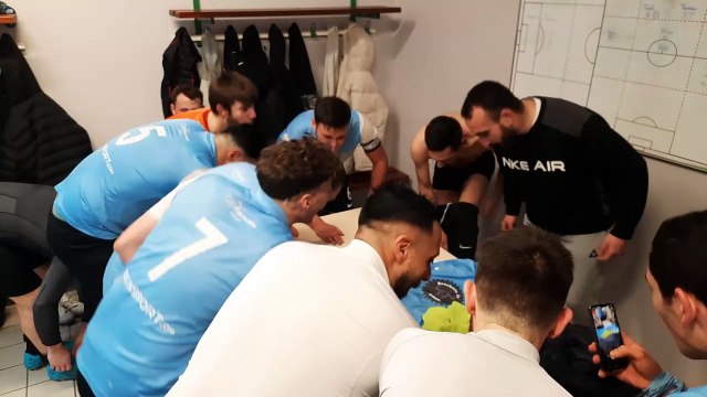 SENIORS B /// LE CHANT DE VICTOIRE FACE A E.F. VILLAGES C (10/03)