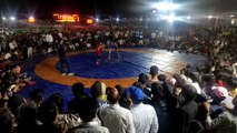 कुश्ती प्रतियोगिता में पहलवानों ने अपने दिखाएं दांव-पेंच