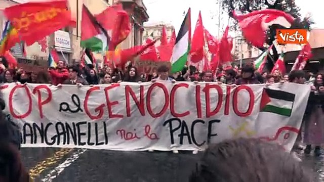 La Palestina muore, cessate il fuoco , ecco i cartelli alla manifestazione per la pace a Roma
