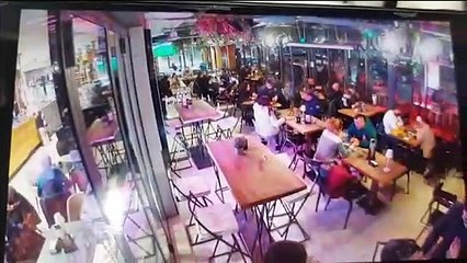 Il video della sparatoria di Frosinone dalla telecamera del bar