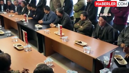 Télécharger la video: Mersin Büyükşehir Belediye Başkanı Vahap Seçer, Mersin Toptancı ve Sebze Meyve Hal Kompleksi'nde Hal Esnafıyla Buluştu