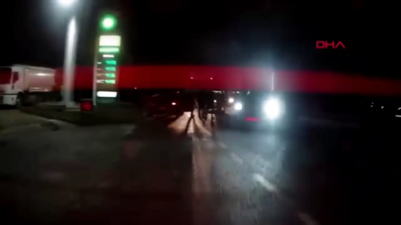 Otomobil İle Yaralının Üzerinden Geçip; Yardım Edene De Çarptı: 1 Ölü