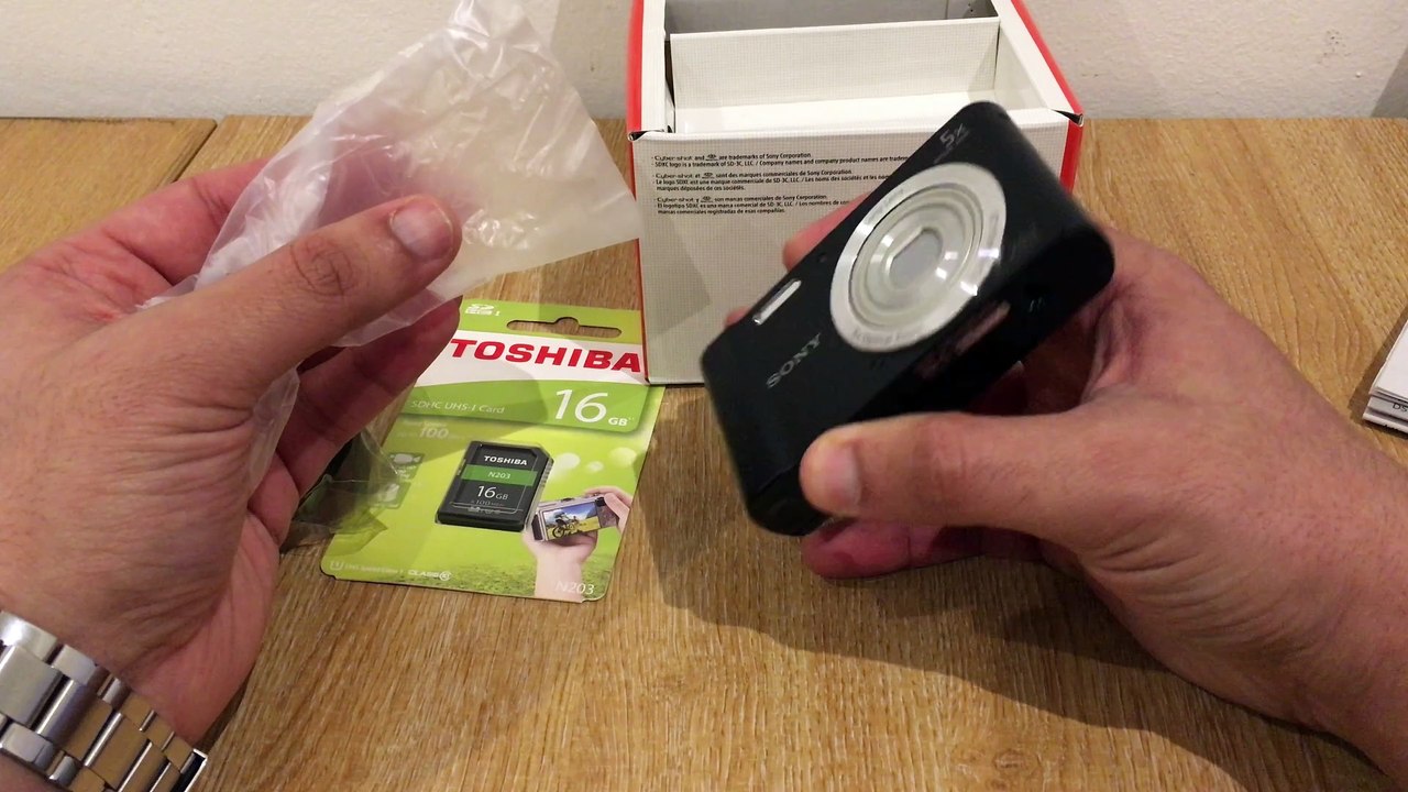 Sony Cyber-Shot DSC-W800 20.1 MP Compact Digital Camera Bundle - Black | Unboxing