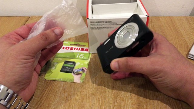 Sony Cyber-Shot DSC-W800 20.1 MP Compact Digital Camera Bundle - Black | Unboxing