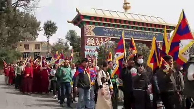 Tibetanos exiliados se manifiestan en el 65 aniversario de su levantamiento fallido