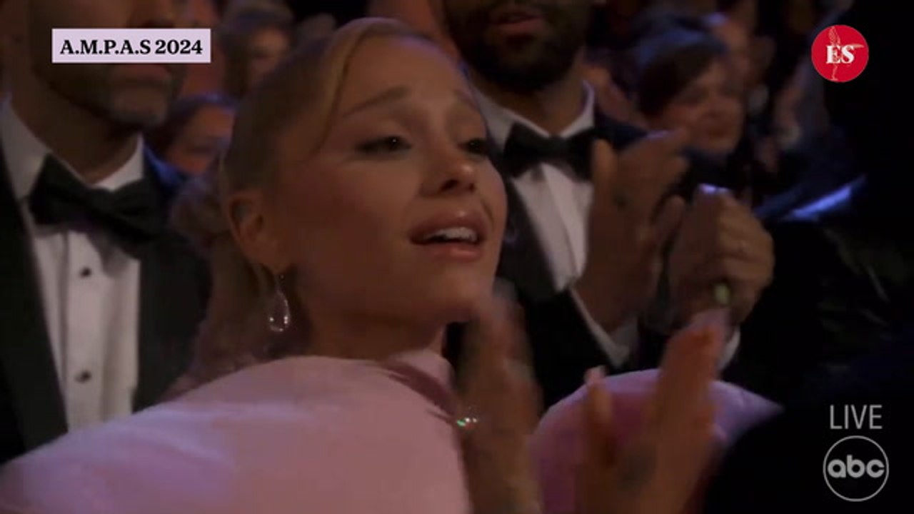 Billie Eilish receives standing ovation for Oscars performace