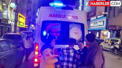 Duraklayan araca çarpıp devrildi: O anlar kamerada