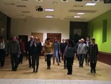 Mayline et un groupe de danseurs vidéo clic au centre