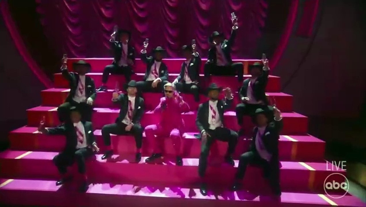 Oscars 2024: Regardez la prestation de l'acteur Ryan Gosling en costume rose à paillettes sur la scène avec son interprétation de "I’m just Ken" - VIDEO