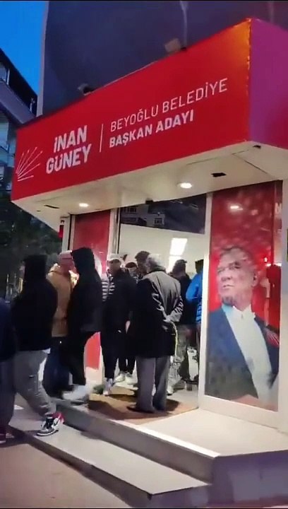 CHP’nin Beyoğlu ofisinde AKP’lilerden taciz