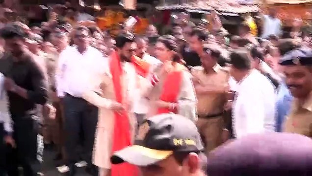 Deepika Padukone keeps Maternity Style Classy with oversized sweater and Louis Vuitton bag!