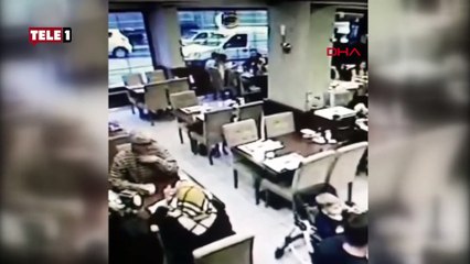 Boğazına et takılan müşteriye garsondan hayati müdahale