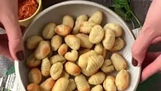 Crunchy and soft air fryer gnocchi ready in just 10 minutes!