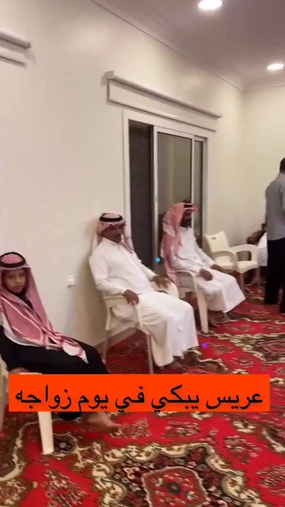 عريس يرفض تقبيل يد عروسته.. ما تتخيلون ردة فعلها