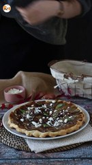 Torta invertida de chalota caramelizada com queijo feta