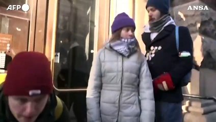 Greta Thunberg Blocca l'Ingresso del Parlamento Svedese 🚶‍♀️