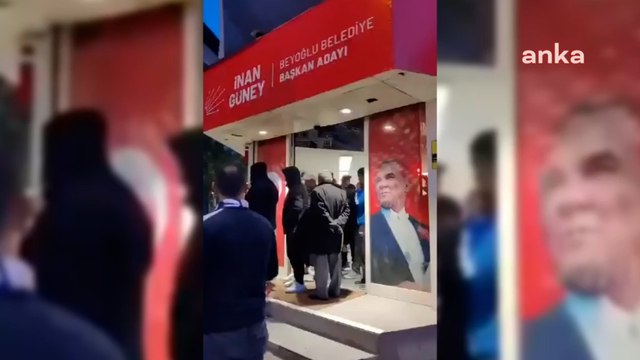 AKP'li bir grup CHP'nin seçim ofisine girip Erdoğan sloganı attı