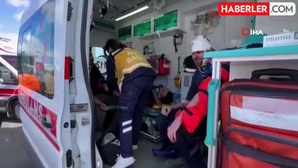 Çıldır'da tır kavşakta otomobil ile çarpıştı: 4 yaralı