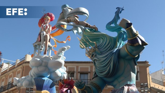 València comienza la semana fallera con turistas y muchos ninots ya en las calles