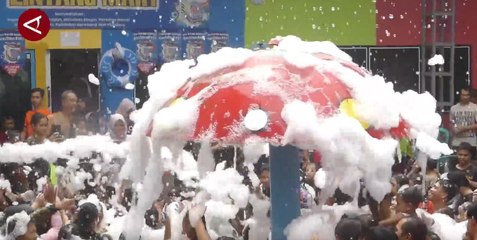 Sambut Ramadhan, warga padati wisata air hangat dalam tradisi padusan