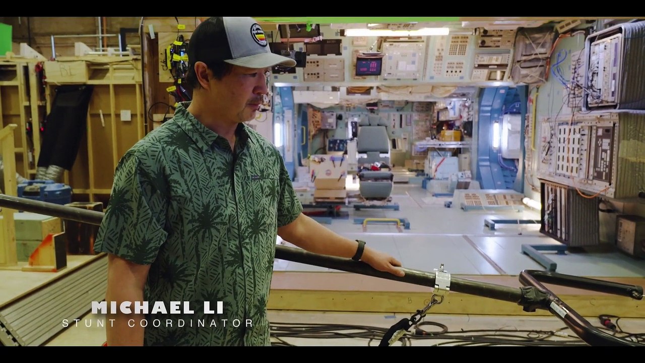 Spaceman: Das Behind-the-Scenes-Video zeigt, wie die Szenen in der Schwerelosigkeit zustande kamen