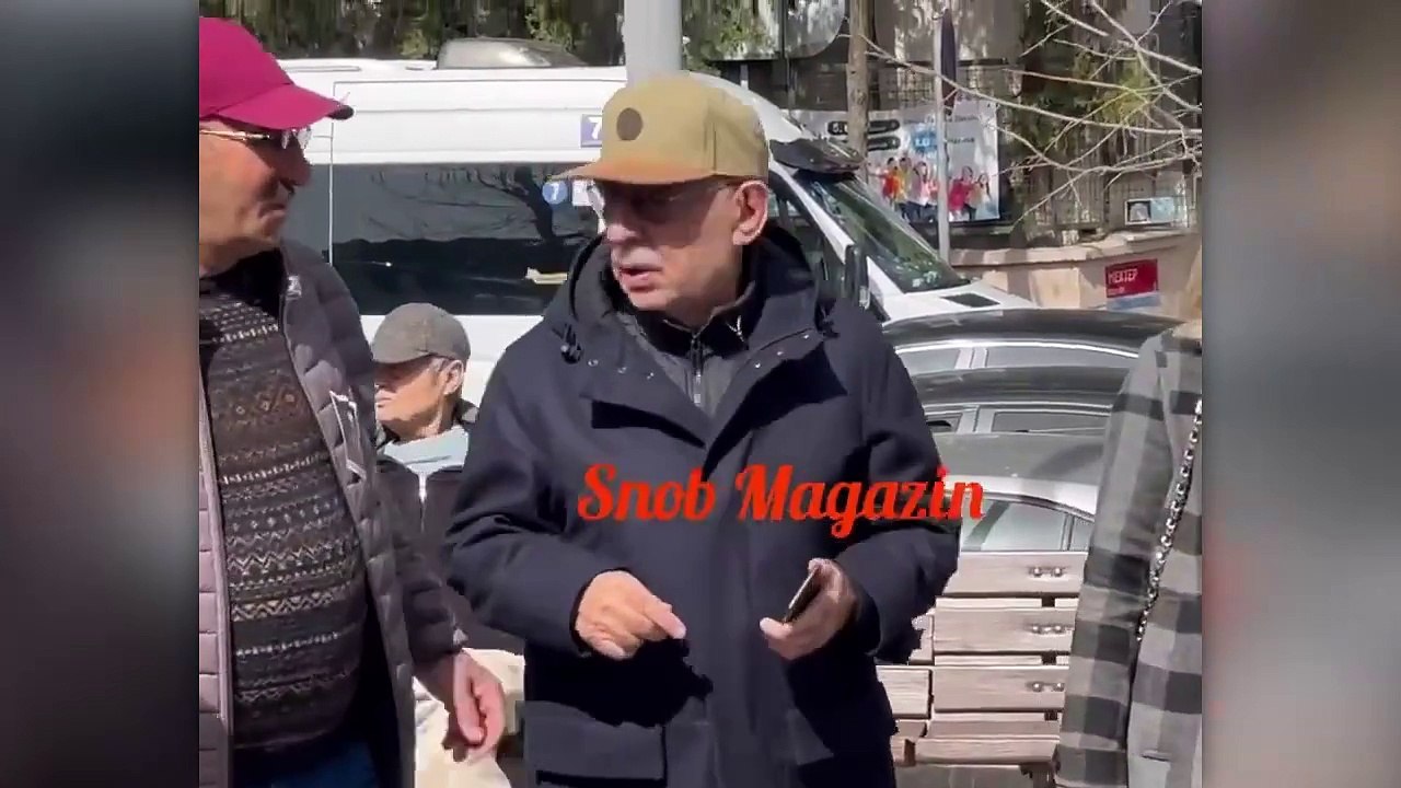 Şener Şen'den usta sanatçı Kayhan Yıldızoğlu'nun cenazesinde fotoğraf çektirmek isteyenlere sert tepki