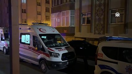 Bir kişi eşini ve kızını bıçaklayarak öldürdü