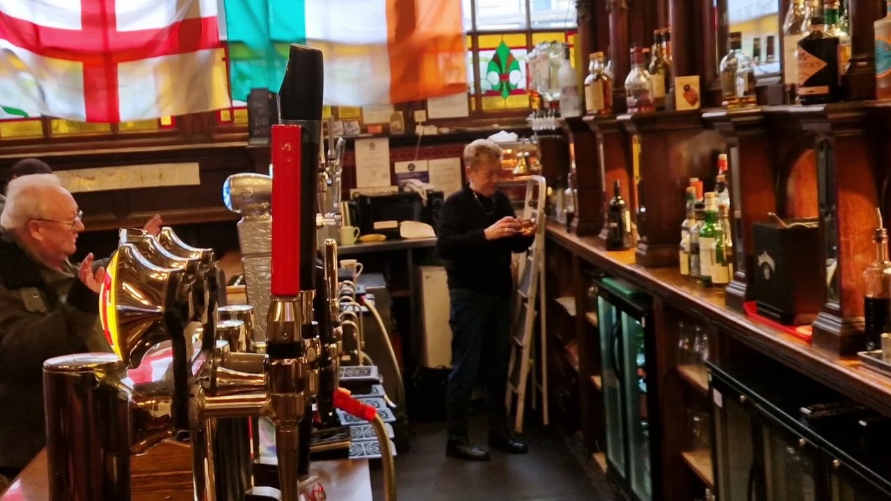 Mathers West End barmaid Liz Taylor set to retire after 36 years behind the bar