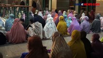 Ribuan Jemaah Padai Masjid Al Markaz Al Islami Makassar untuk Salat Tarawih Perdana
