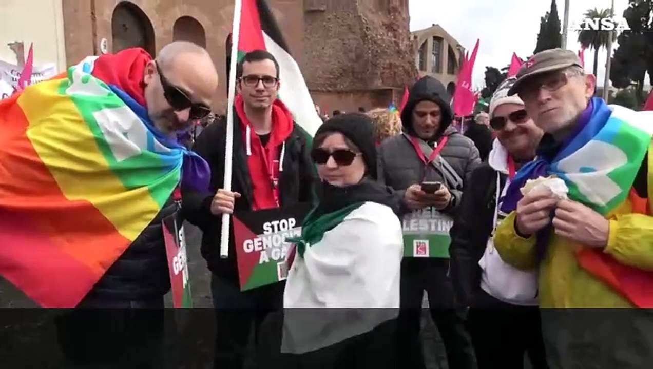Roma, i manifestanti per la pace non hanno dubbi: "A Gaza e' in atto un genocidio"