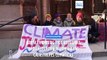 Activistas climáticos liderados por Greta Thunberg bloquean la entrada al Parlamento sueco