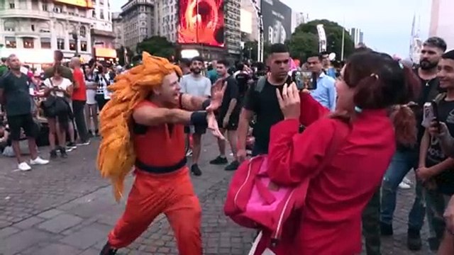 Cientos de argentinos rinden homenaje al creador de Dragon Ball