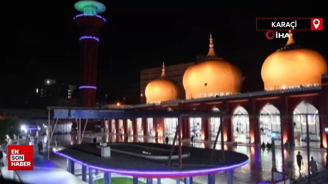 Pakistan’da ilk teravih namazı kılındı