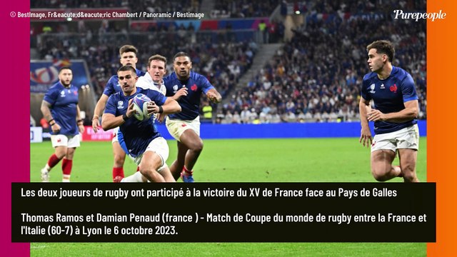 PHOTO Damian Penaud et Thomas Ramos fêtent la victoire du XV de France avec leurs amoureuses en tribunes