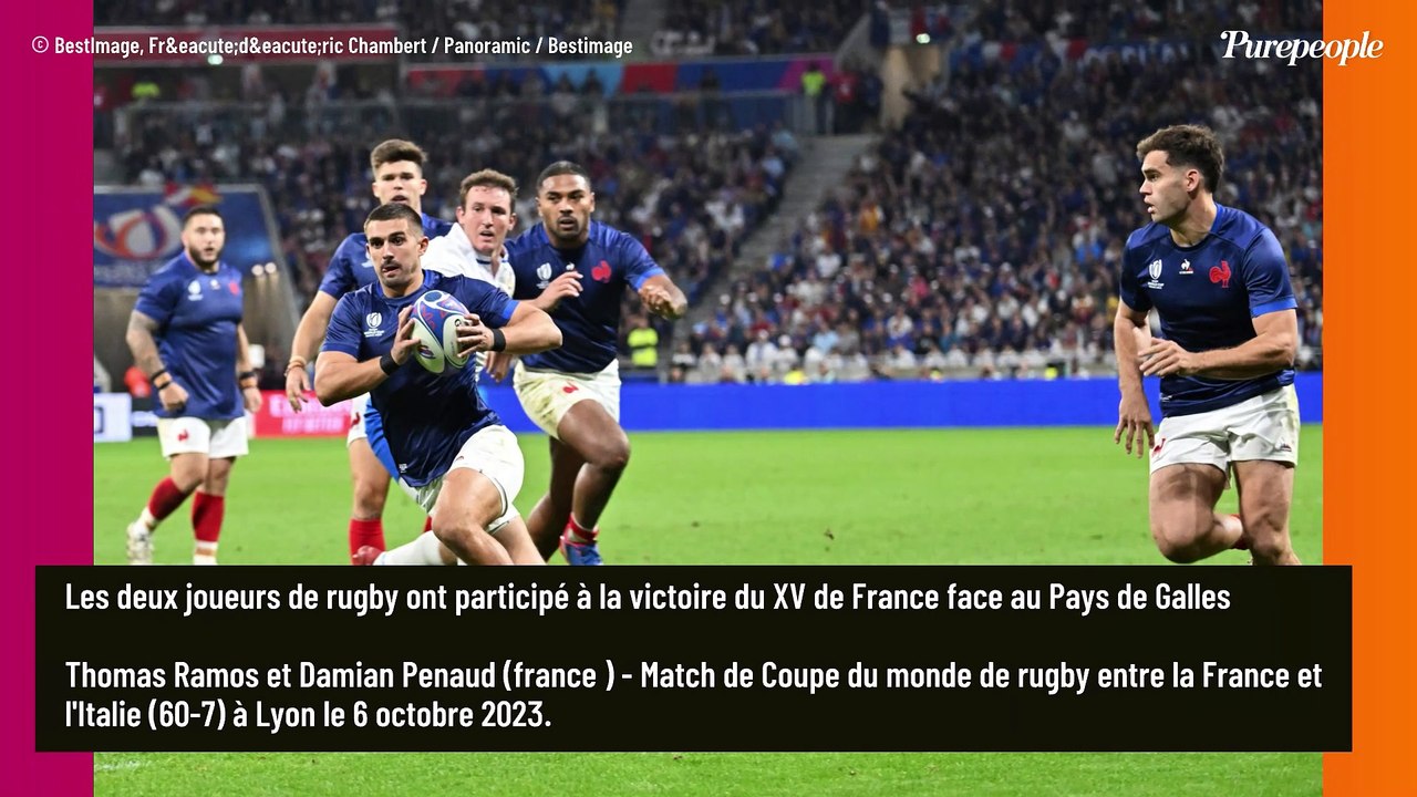 PHOTO Damian Penaud et Thomas Ramos fêtent la victoire du XV de France avec leurs amoureuses en tribunes