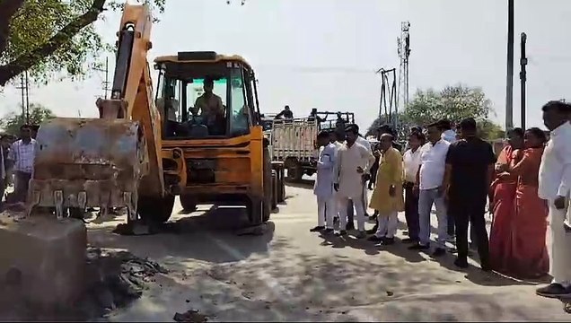 22.64 करोड़ वसूलने 47 पार्षदों के साथ छौंदा टोल पर धरने पर बैठीं महापौर