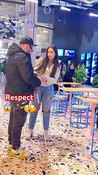 Expérience sociale _ elle mérite l’iPhone #explore #foryou #pourtoi #fypシ #viral #respect