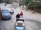 Rien ne peut arreter ce conducteur de Tuk Tuk