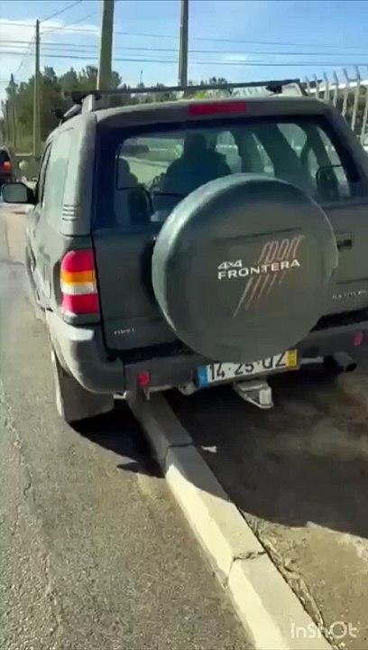 Um casal foi vítima de furto na sua casa, em Fernão Ferro, Seixal, no domingo à tarde. Ao chegarem a casa, as vítimas ainda avistaram os assaltantes e filmaram um vídeo, entretanto partilhado nas redes sociais, dos assaltantes em fuga num jipe, que se sab