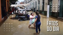 Maré alta alaga ruas no entorno do Complexo do Ver-o-Peso nesta segunda (11)